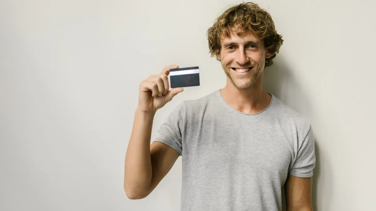 Nubank ou PicPay: qual cartão sem anuidade escolher