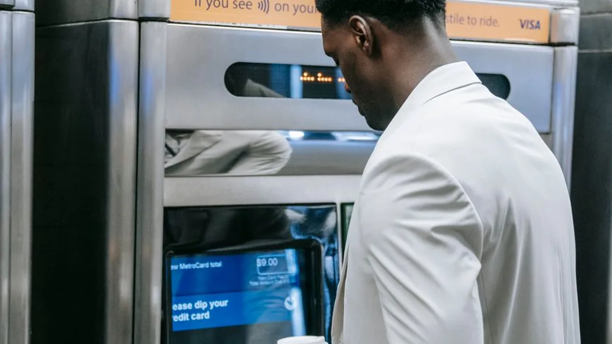 Saque no cartão de crédito vale a pena? Os custos reais
